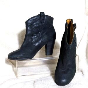 CLARKS‎  Women's Artisan Black Leather Western Style heel ankle boots | Size 7.5